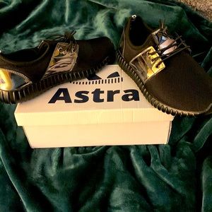 Astra black and chrome tennis shoes